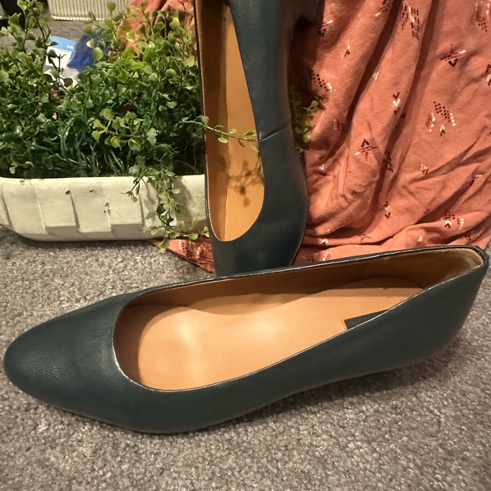 Elegant Black Women's Flats
